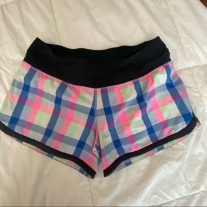 Lululemon Atletic Shorts in Fun Pink, Blue and White Pattern. Sz 6/8